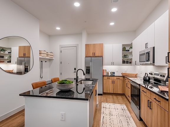 5th image of 3035 N Tryon St #1004