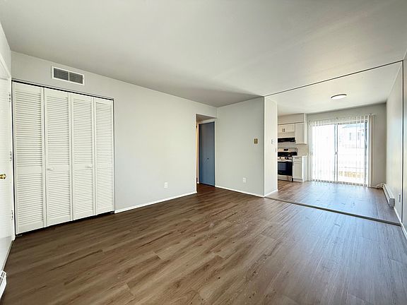 5th image of 9975 Chateau Roi Ct #A