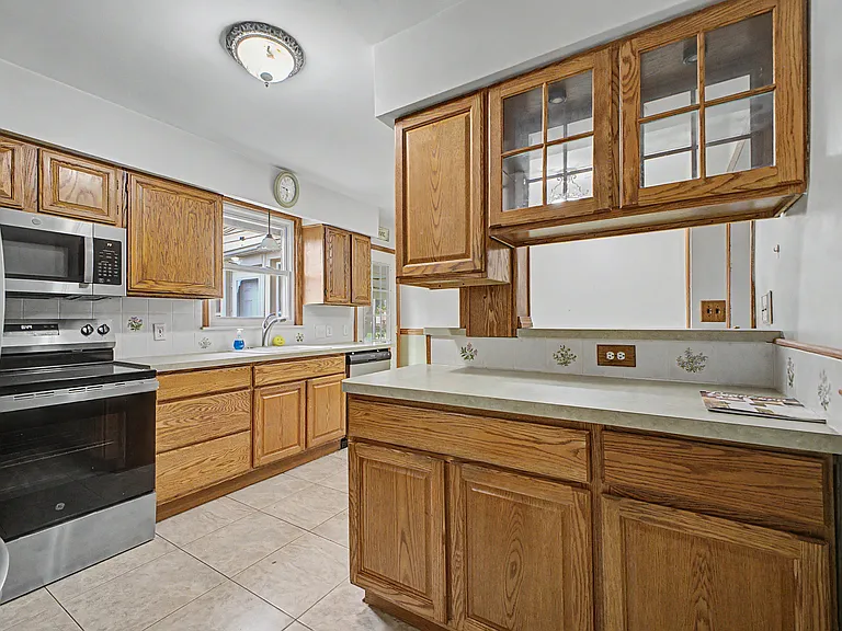 21236 Outer Dr — Photo 14