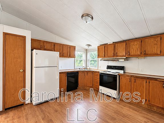 5th image of 220 Farrs Rd