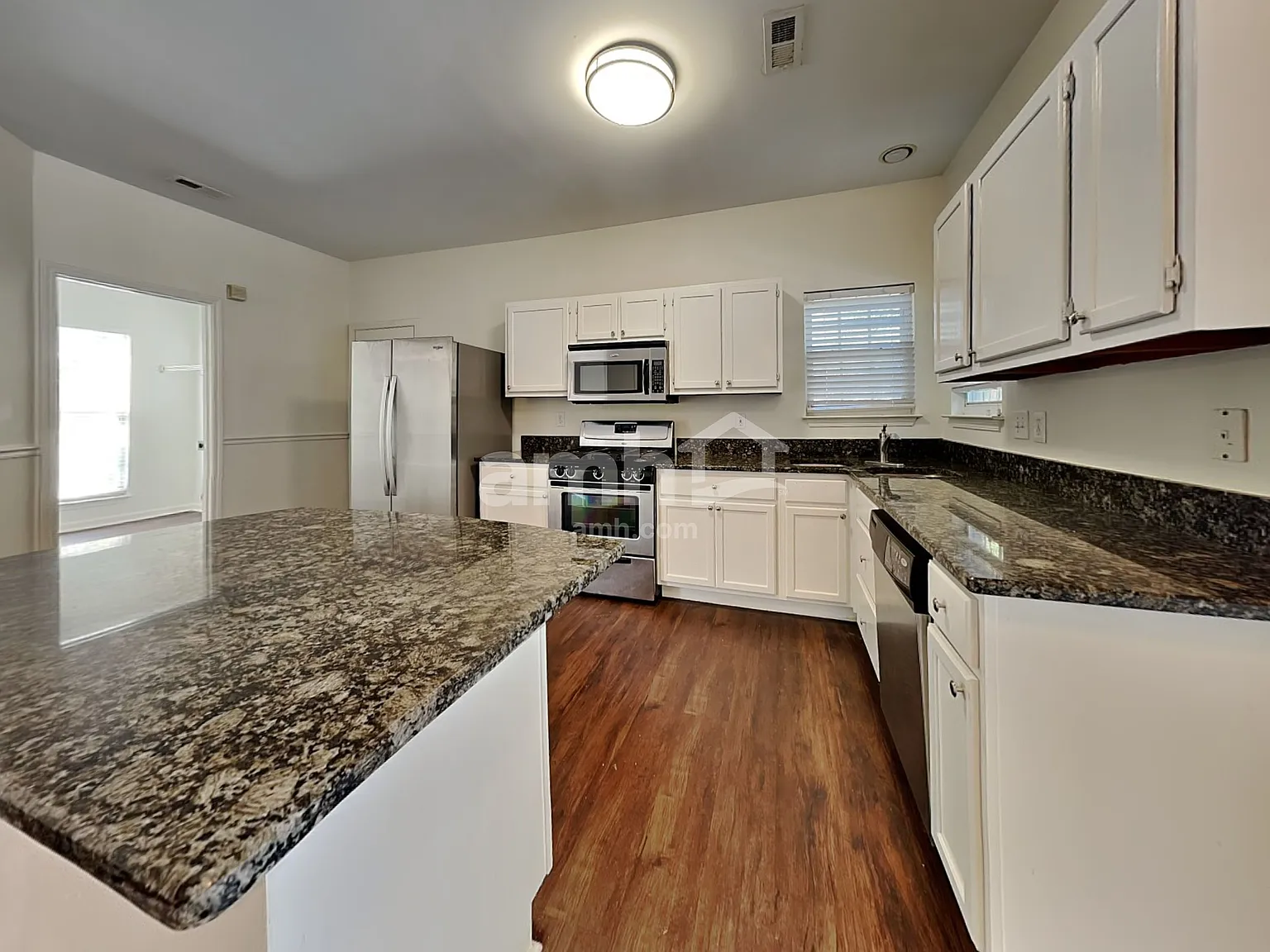 4 bed, 2.5 bath, 1900 sqft, $2,055 — Photo 4