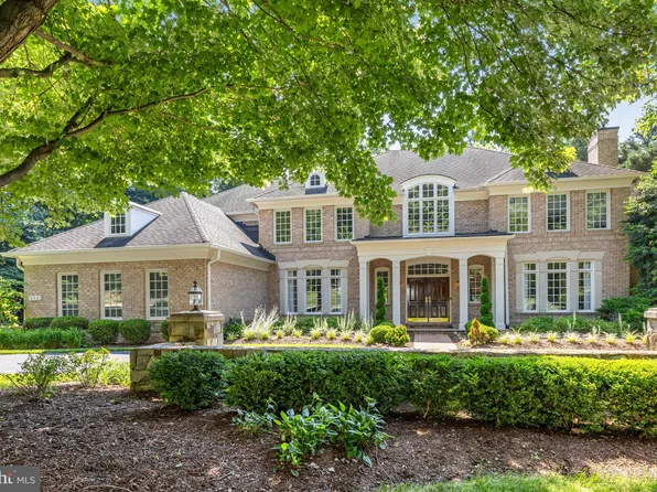 912 Centrillion Dr, Mc Lean, VA 22102