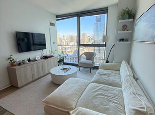 320 W Wolf Point Plz, Chicago, IL 60654