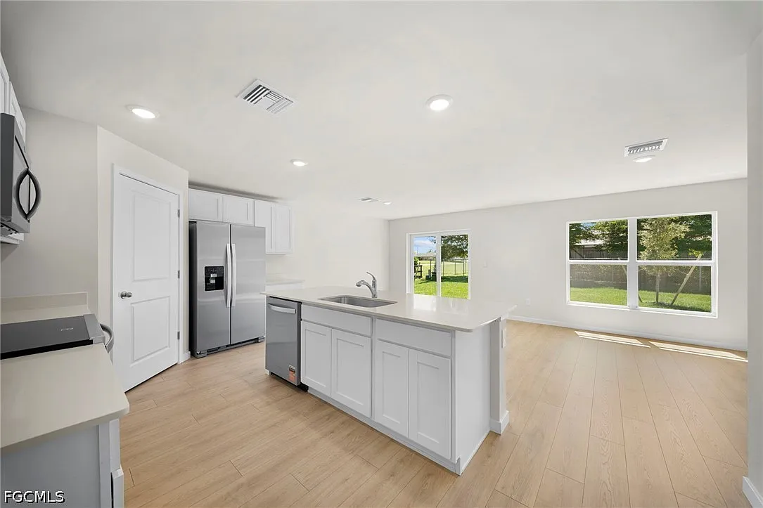 4 bed, 2.0 bath, 1500 sqft, $2,250 — Photo 3