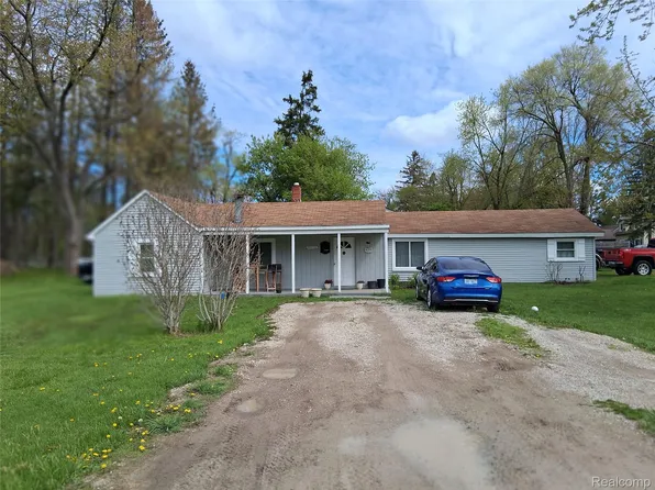 8285 Pilgrim St, Washington, MI 48094