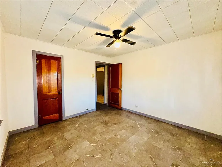 1601 Redwood Ave — Photo 9