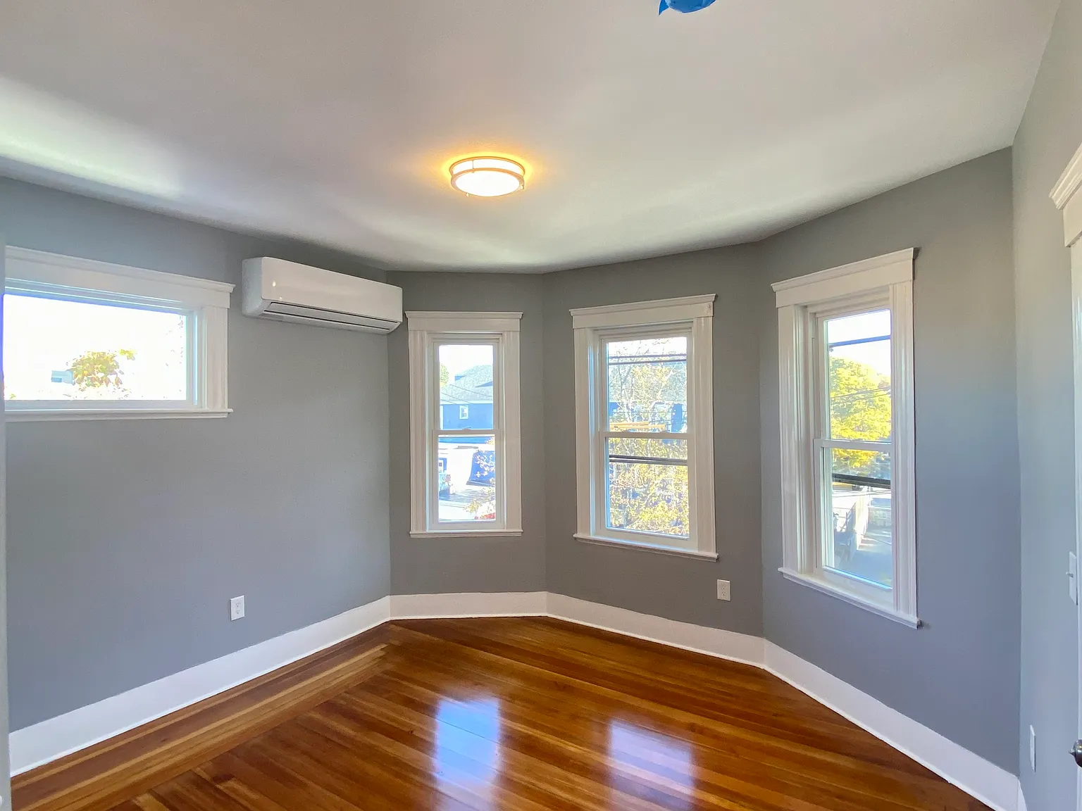 3 bed, 1300 sqft, $3,600 — Photo 1