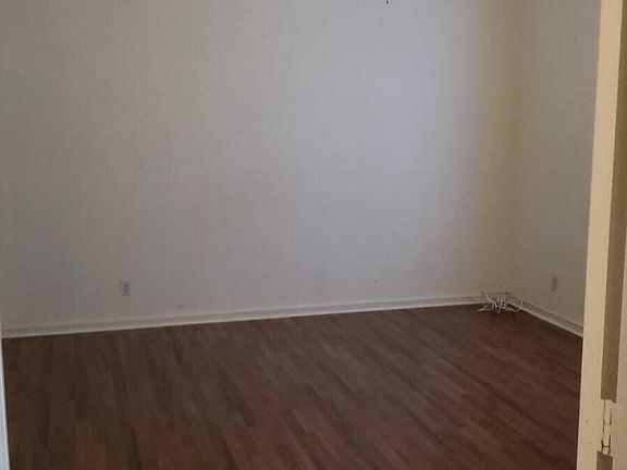 2nd image of 1320 Fishers Place