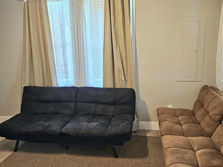 1602 Pepper Dr — Photo 3