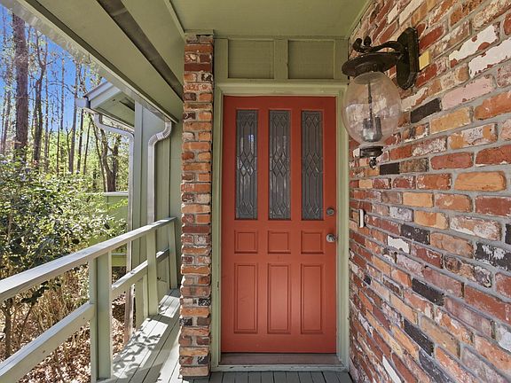 3rd image of 407 Nottingham Ct