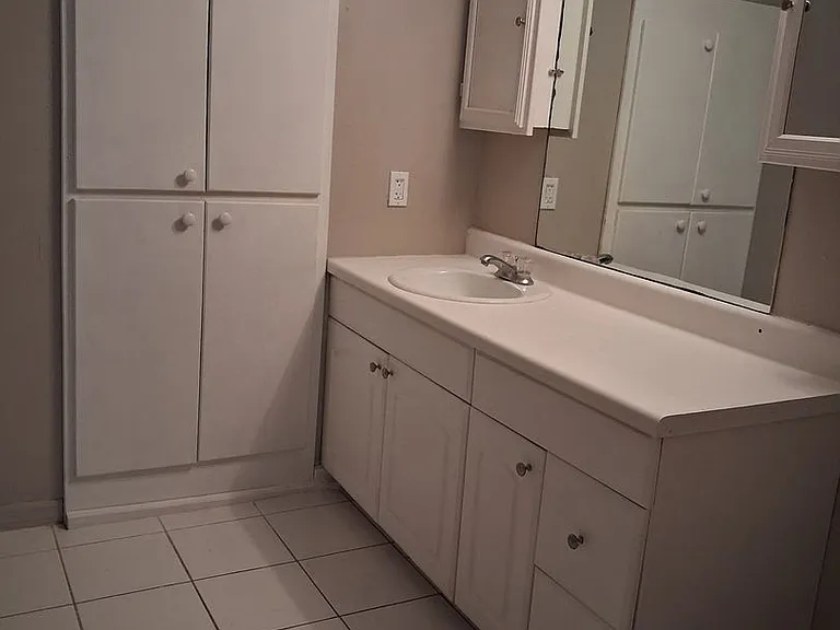 4746 Eastwood Ln — Photo 17