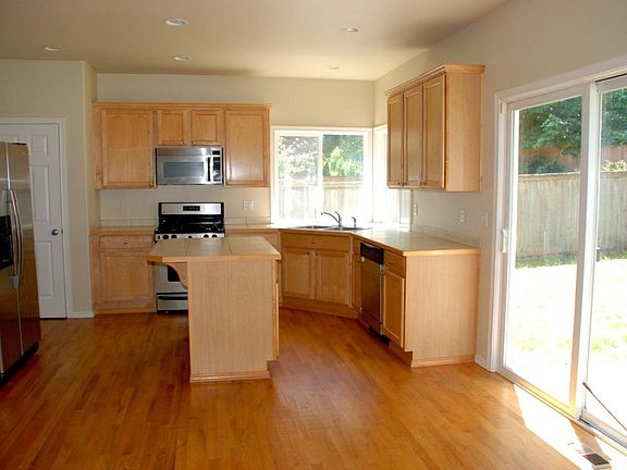5th image of 2509 248th Pl NE