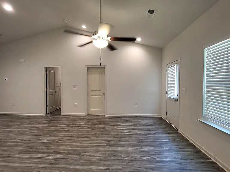 11810 Titan Ave — Photo 31