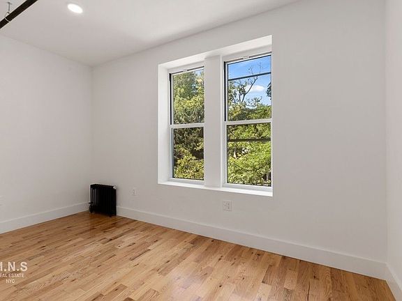 5th image of 975 Washington Ave #3C