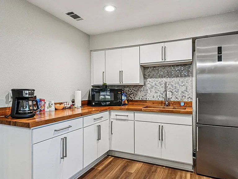 86-web-or-mls-Brown St-0310-908