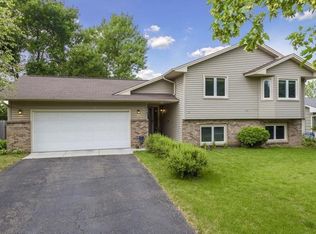 6847 Sunnyslope Dr N, Maple Grove, MN 55311