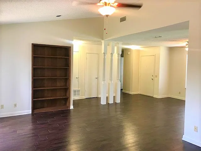 310 Eden Dr — Photo 3