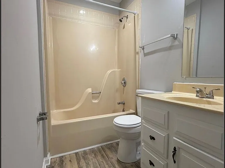 421 Garden City Dr — Photo 9