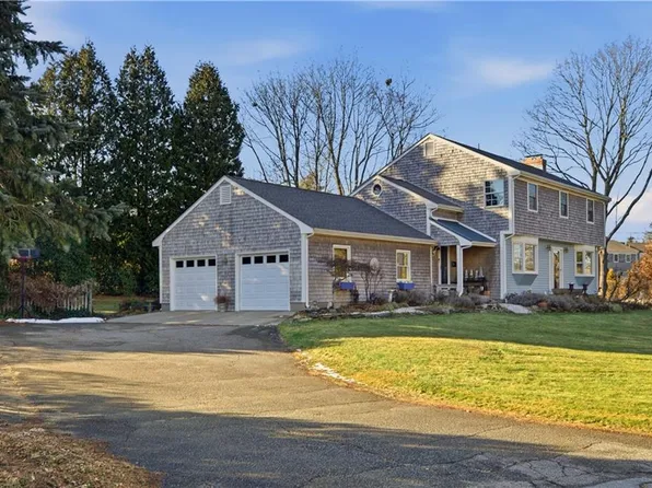 117 Lawrence Dr, Portsmouth, RI 02871