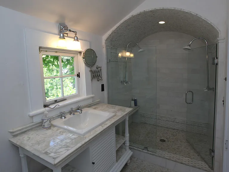 333 E Victoria St — Photo 11
