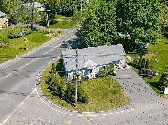 3rd image of 231 Spring St