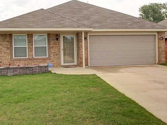 2nd image of 2208 Bradford Cir