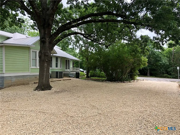 414 W San Antonio St — Photo 29