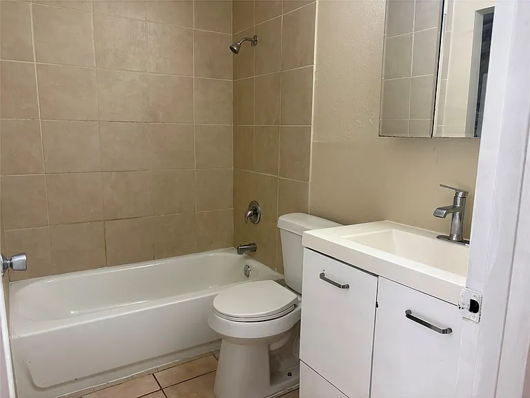 1014 Graham Dr #I3 — Photo 7