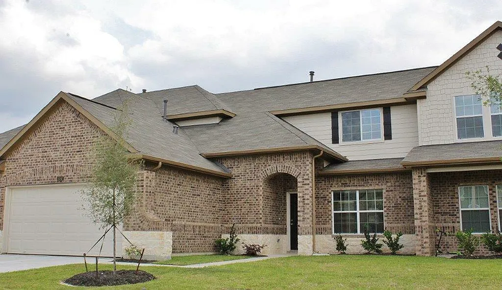 Bavaria Townhomes — Photo 1