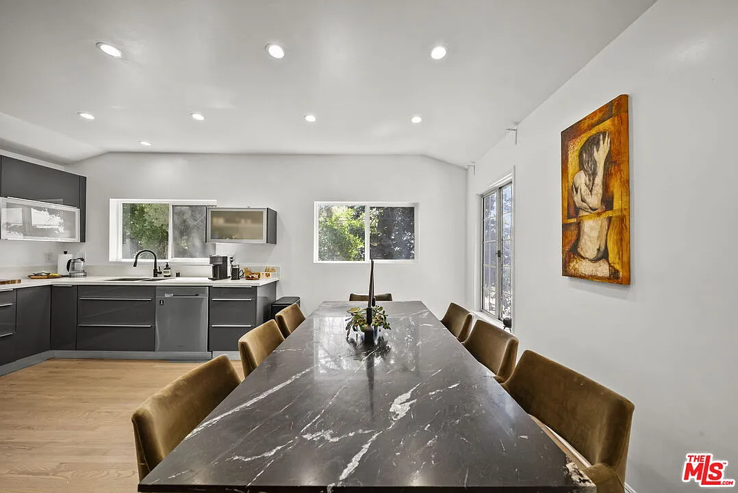 3 bed, 3.0 bath, 2062 sqft, $7,995 — Photo 3