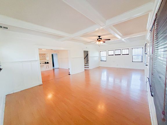 2nd image of 616 E 88th Pl