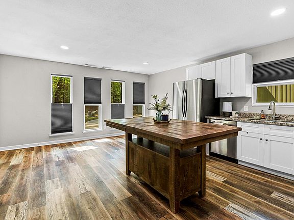 4th image of 21 Red Oak Cir