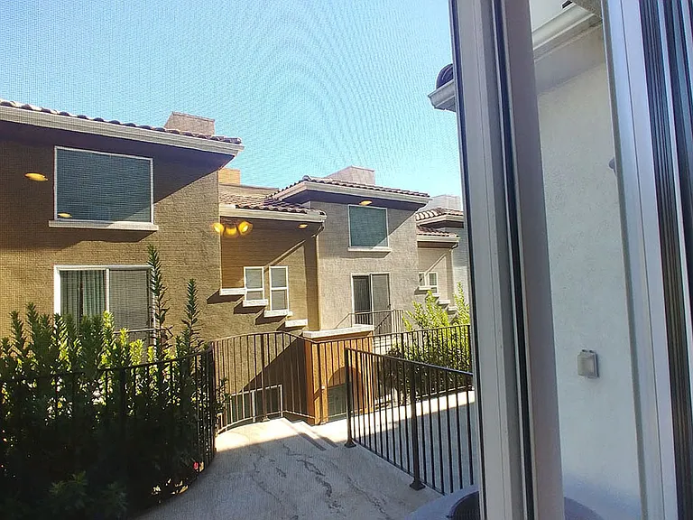 Almeria Townhomes — Photo 43