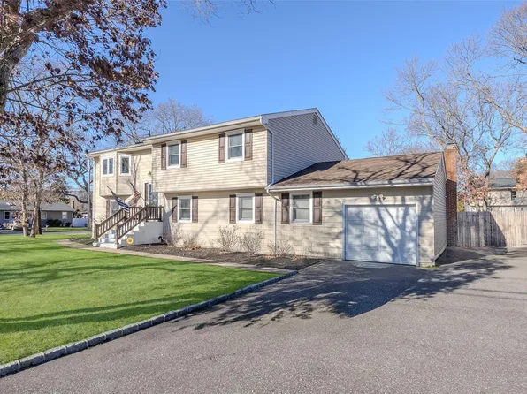 617 Hawkins Road, Selden, NY 11784