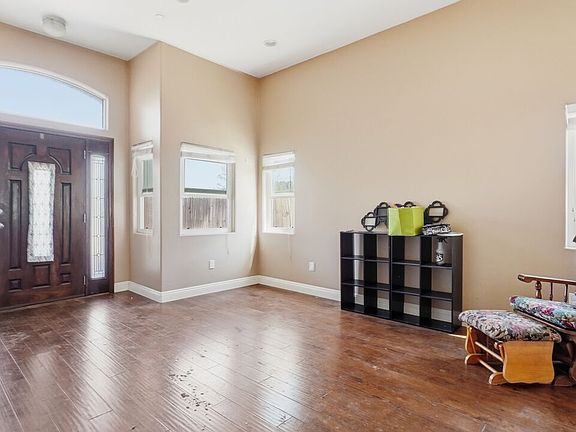 4th image of 16051 Los Cedros Ave