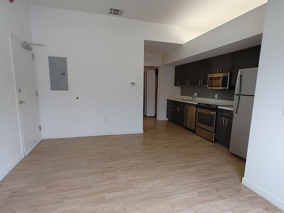 4th image of 662 E 63rd St #105