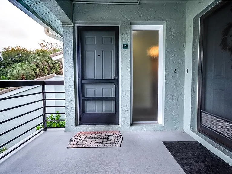 600 Carriage House Ln #201 — Photo 2