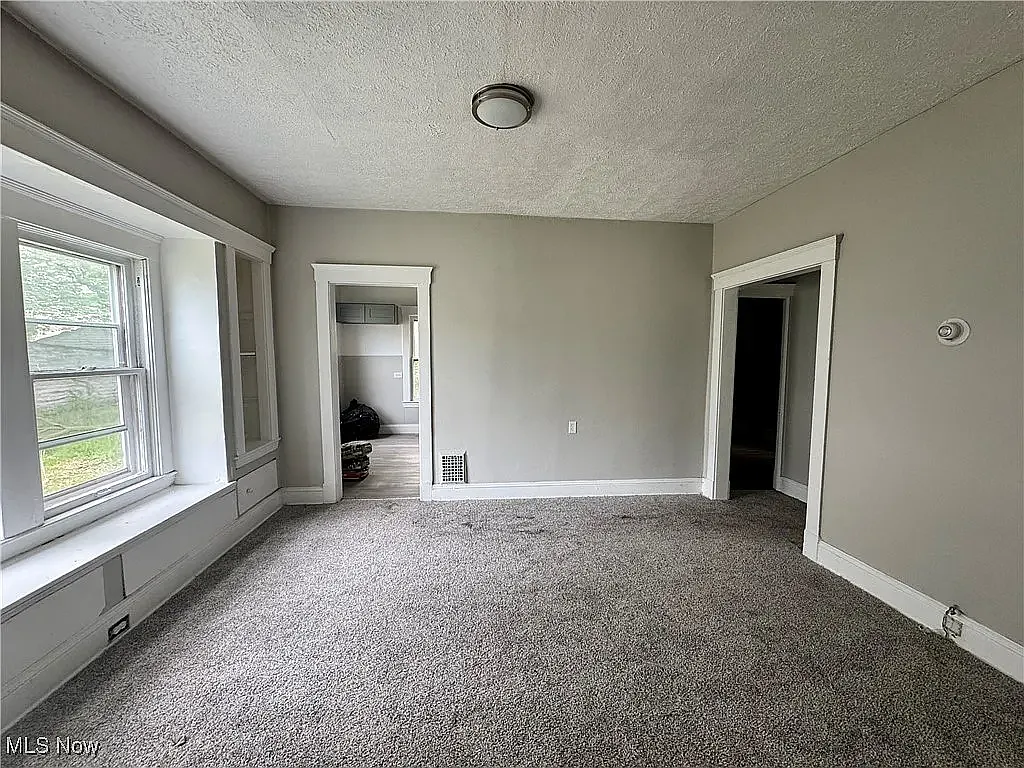 3 bed, 1050 sqft, $1,350 — Photo 3