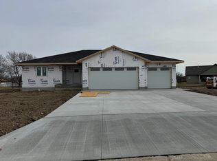 2804 Lakeview Ave, Hastings, NE 68901