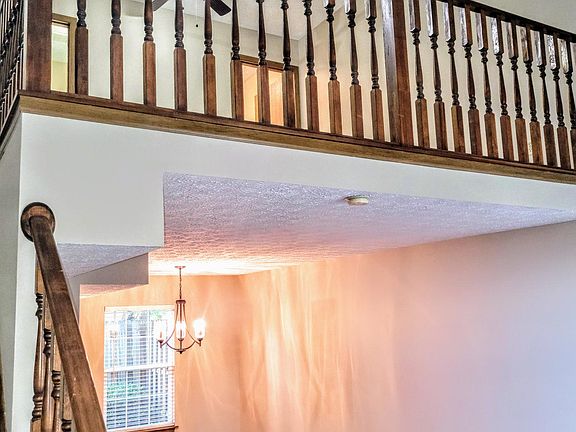 5th image of 2169 Kenyon St APT B