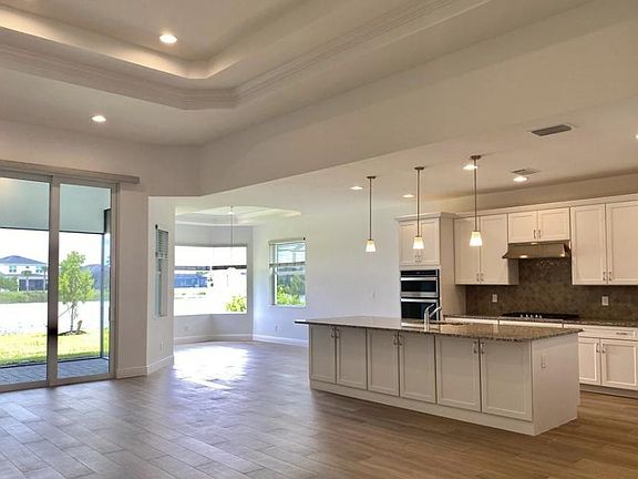 4th image of 9046 Montserrat Dr