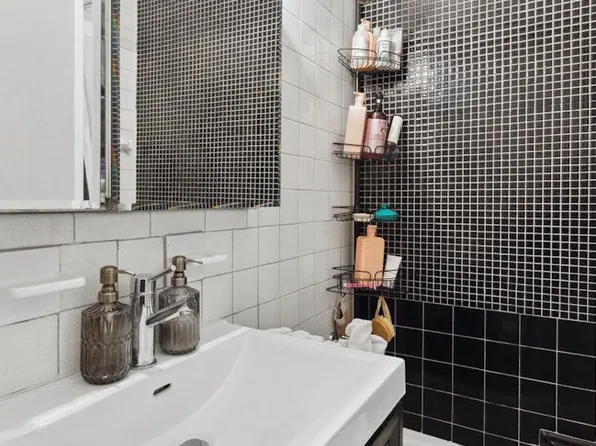 305 East 24th Street image 5 of 10