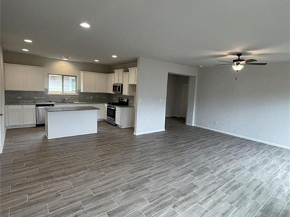 3rd image of 130 Trailstone Dr