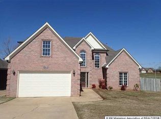 6211 Lake Front Dr, Horn Lake, MS 38637
