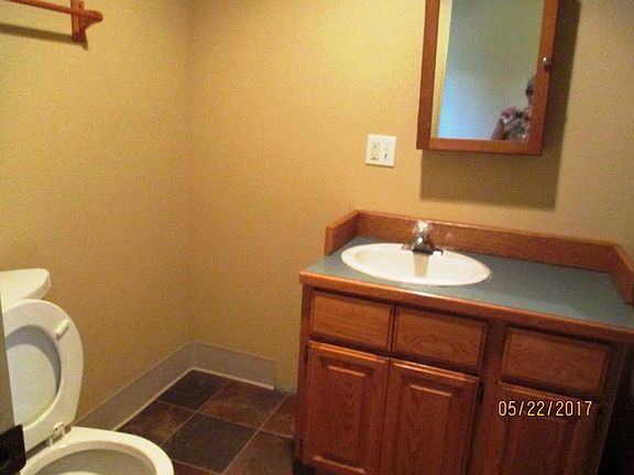4th image of 611 NE Meadow Ave