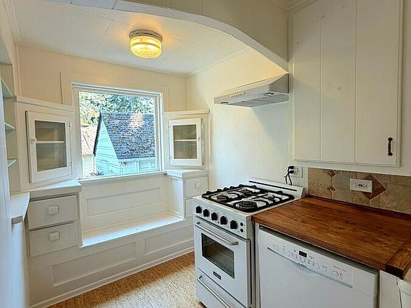 5th image of 10741 Palatine Ave N