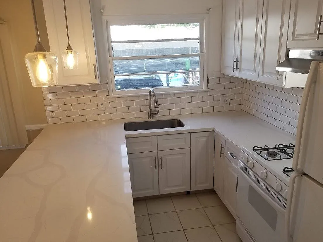 2 bed, 1000 sqft, $2,095 — Photo 3