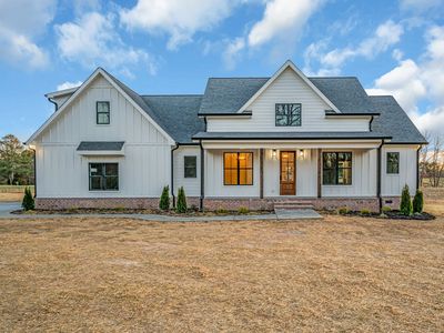 2246 Hogan Rd, Burns, TN, 37029