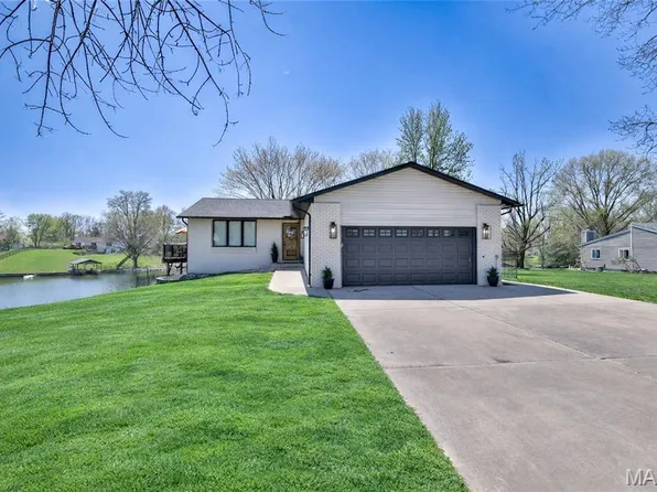 111 Elm Dr, Edwardsville, IL 62025