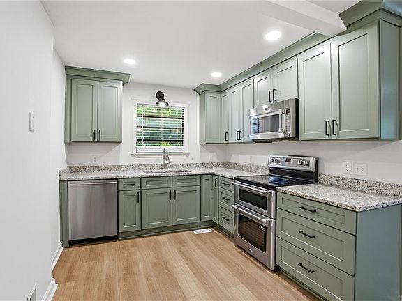 3rd image of 3250 Marine Rd